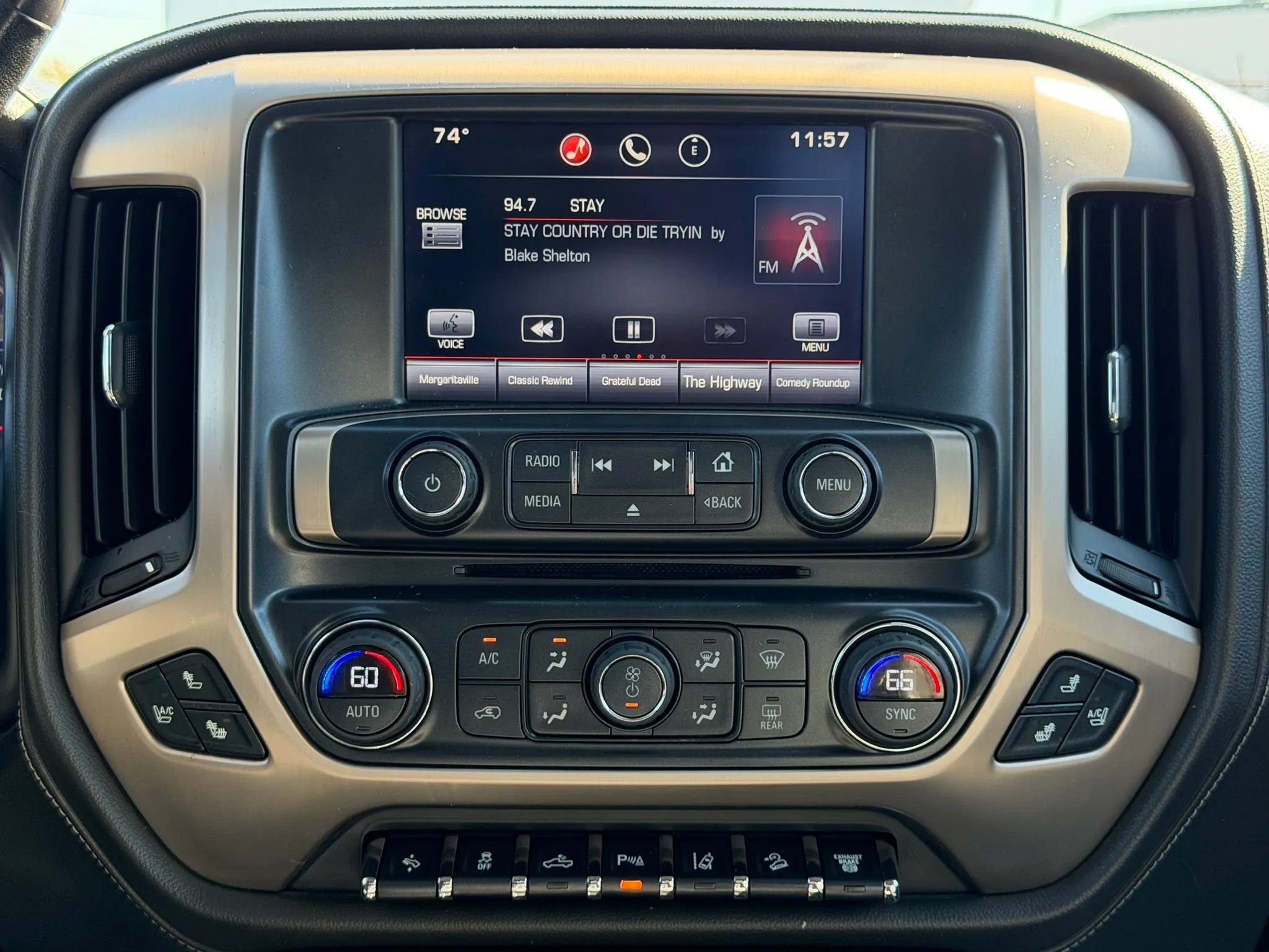 Used 2015 GMC Sierra 2500 Denali w/ Duramax Plus Package AWD/4WD image 31