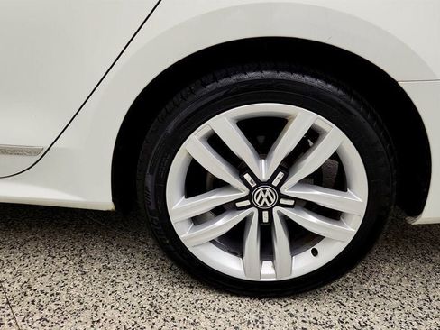 Used 2017 Volkswagen Passat 3.6 SEL Premium FWD image 9