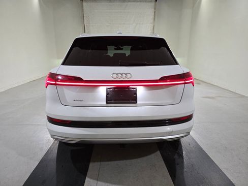 Used 2019 Audi e-tron Prestige w/ Prestige Package image 5