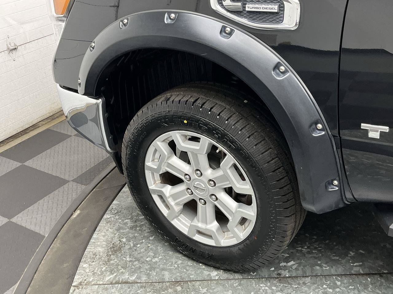 Used 2019 Nissan Titan SV AWD/4WD image 30