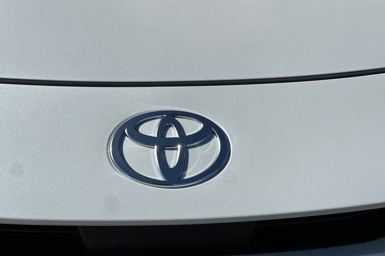 Certified 2026 Toyota Prius Plug-In Hybrid FWD image 47
