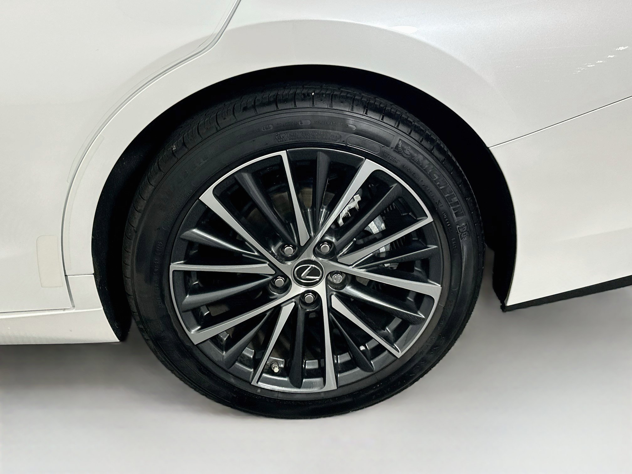 Used 2024 Lexus ES 350 w/ Premium Package FWD image 11