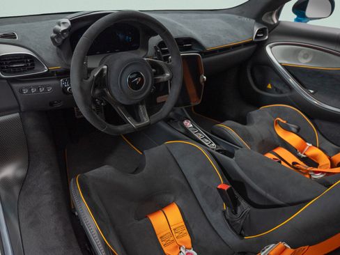 Used 2023 McLaren Artura RWD image 9