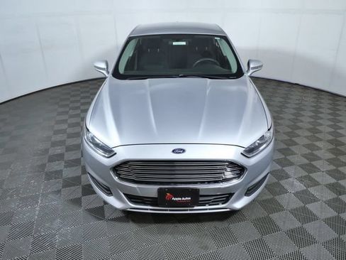 Used 2016 Ford Fusion SE FWD image 3