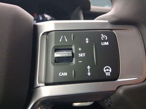 New 2026 Land Rover Discovery Limited Edition image 16