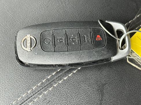 Used 2024 Nissan Pathfinder SL AWD/4WD image 36