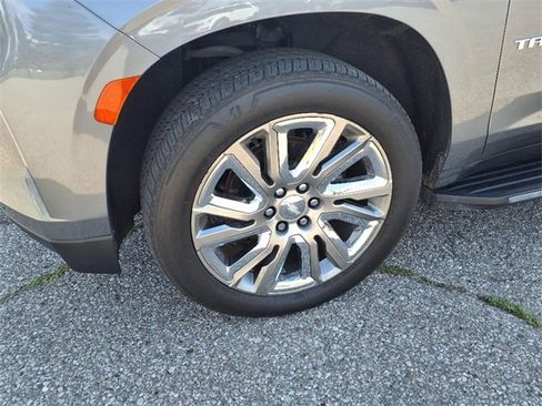 Used 2021 Chevrolet Tahoe Premier w/ Premium Package image 4