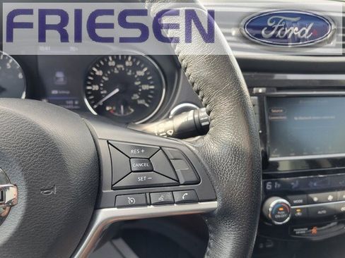 Used 2019 Nissan Rogue SV image 14