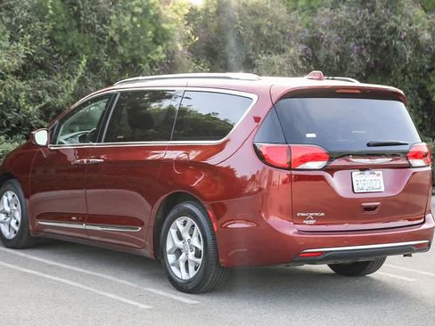 Used 2019 Chrysler Pacifica Touring-L Plus w/ Tire & Wheel Group image 6