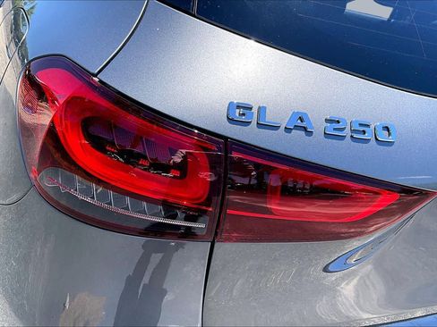 Used 2023 Mercedes-Benz GLA 250 4MATIC w/ Premium Package image 29