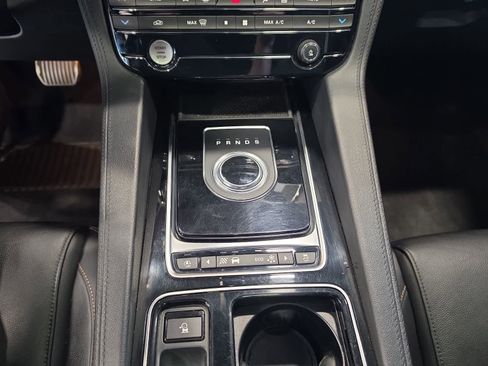Used 2019 Jaguar F-PACE Prestige AWD/4WD image 27