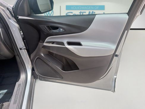 Used 2023 Chevrolet Equinox LS FWD image 33