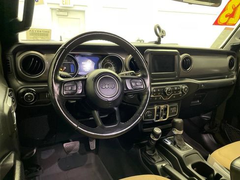 Used 2023 Jeep Gladiator Sport AWD/4WD image 12