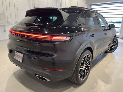 Used 2024 Porsche Cayenne image 4