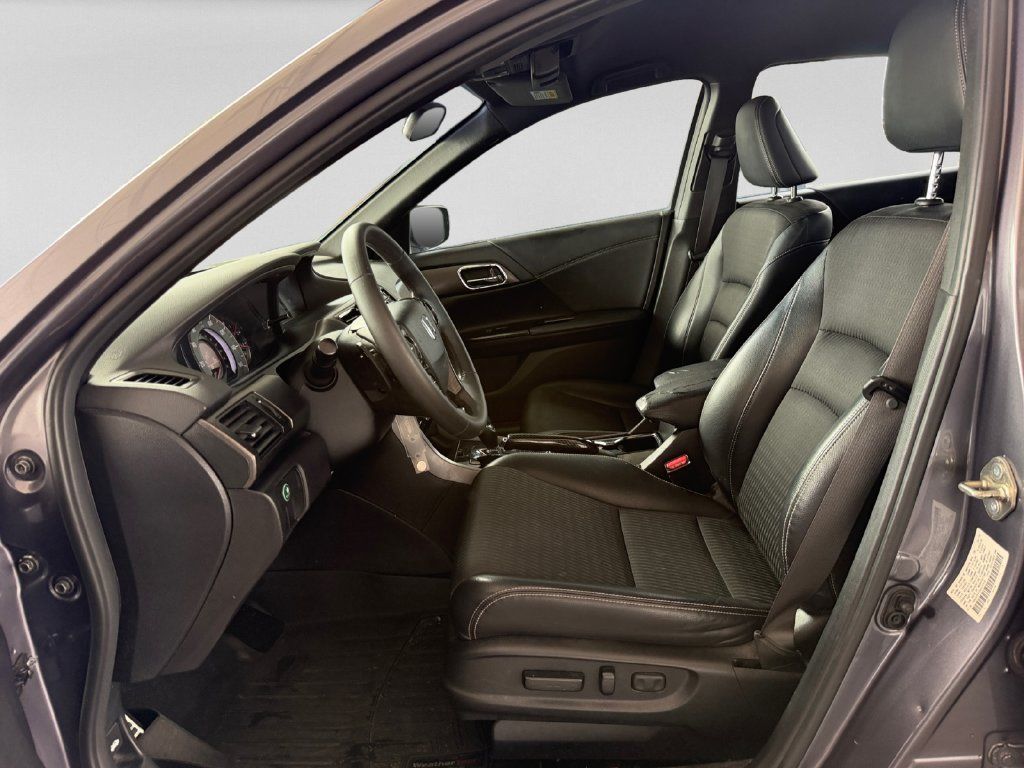 Used 2016 Honda Accord Sport image 22