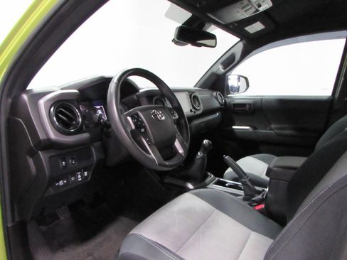 Used 2023 Toyota Tacoma TRD Off-Road w/ Black Out Package (TMS) AWD/4WD image 13