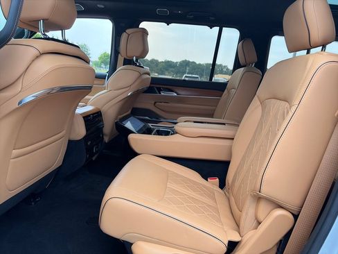 Used 2023 Jeep Grand Wagoneer Series III AWD/4WD image 30