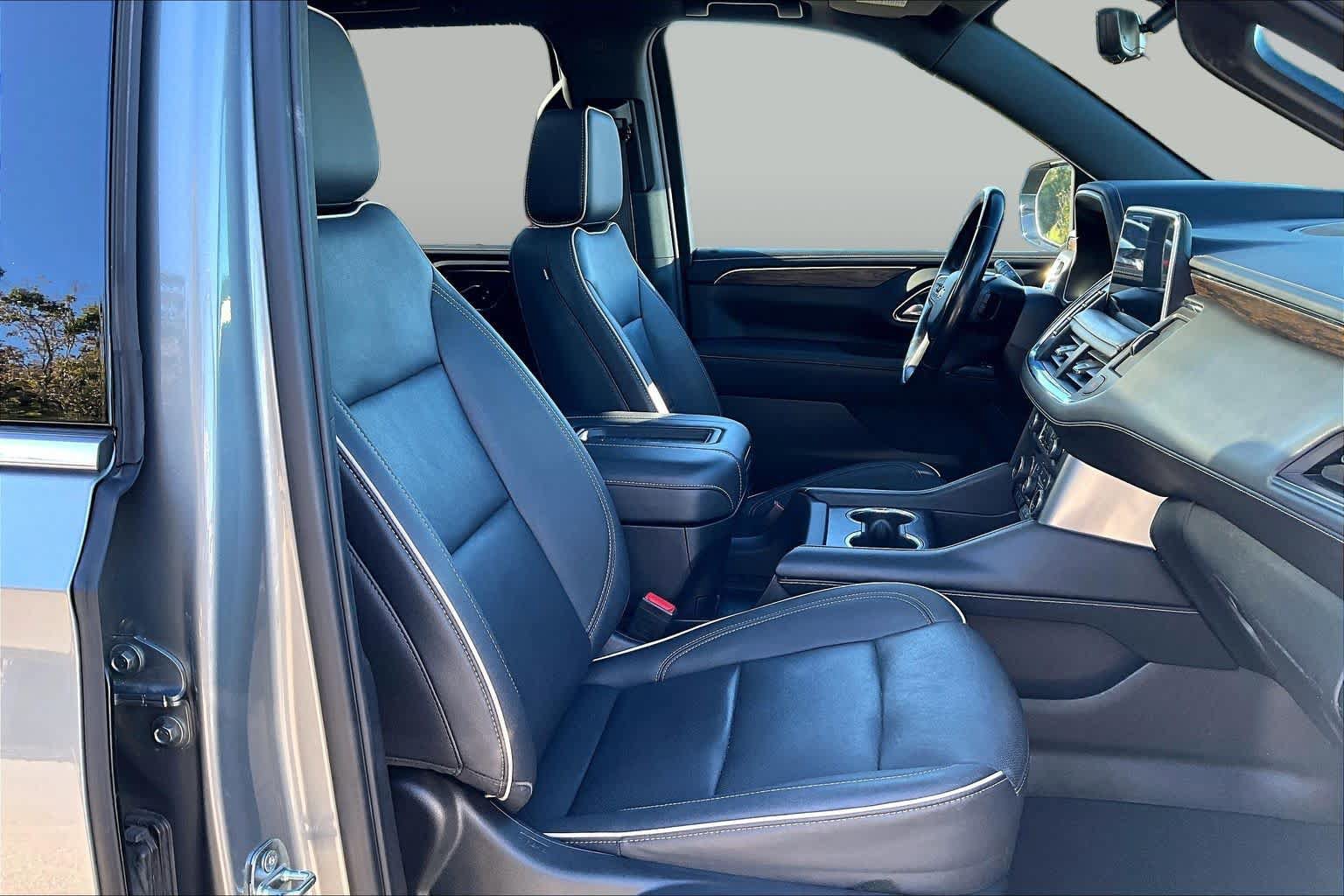 Used 2023 Chevrolet Suburban Premier RWD image 8