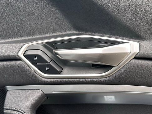 Used 2024 Audi Q8 e-tron Premium Plus w/ Premium Plus Package image 41