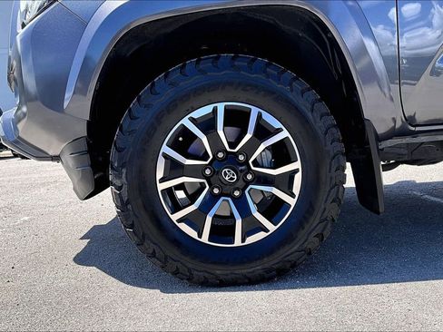 Certified 2022 Toyota Tacoma TRD Sport w/ Technology Package image 35