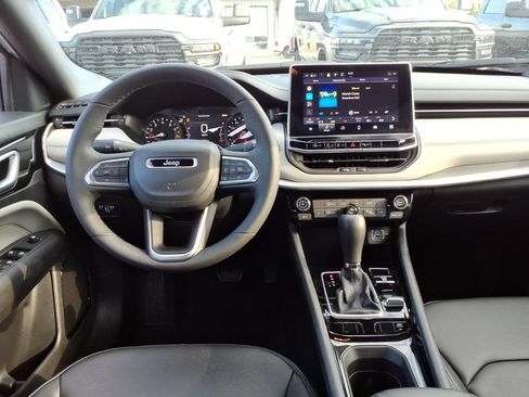 Certified 2025 Jeep Compass Limited AWD/4WD image 11