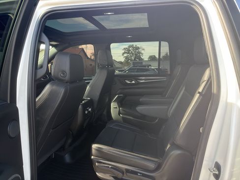 Used 2021 GMC Yukon XL Denali w/ Denali Premium Package AWD/4WD image 11
