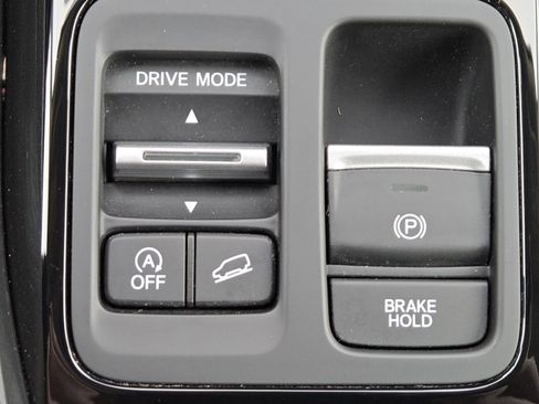 Used 2025 Honda Pilot EX-L image 10