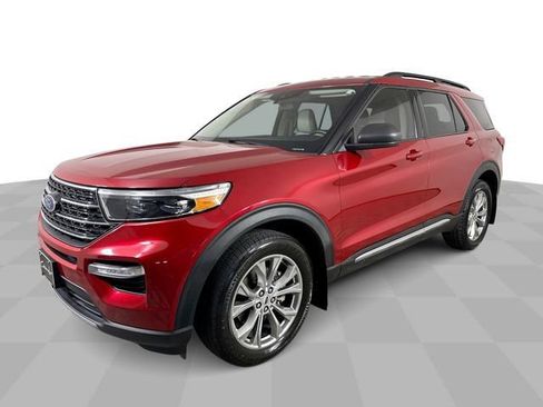 Used 2023 Ford Explorer XLT w/ Equipment Group 202A AWD/4WD image 4