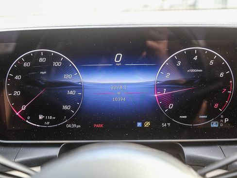 Used 2025 Mercedes-Benz GLC 300 image 6