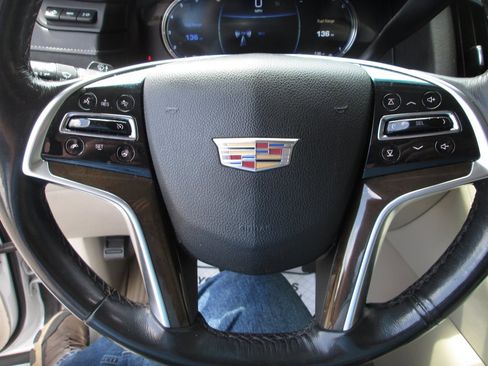 Used 2018 Cadillac Escalade ESV Luxury image 12