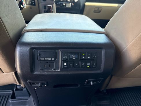Used 2016 Toyota Sequoia Platinum RWD image 19