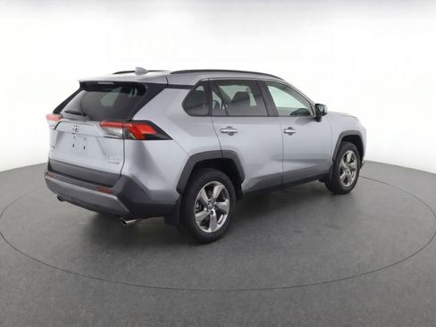 Used 2019 Toyota RAV4 Limited AWD/4WD image 5