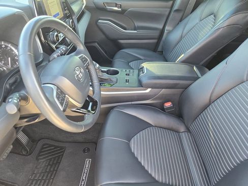 Used 2023 Toyota Highlander XSE image 15