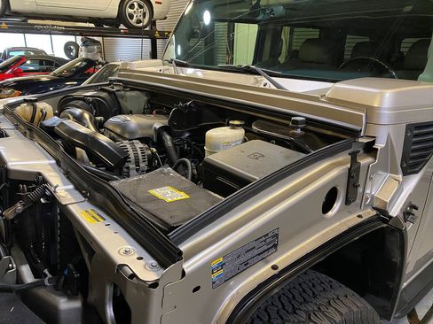 Used 2004 HUMMER H2 w/ Preferred Equipment Group AWD/4WD image 12
