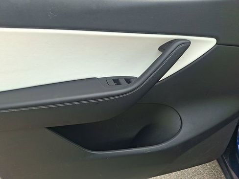 Used 2022 Tesla Model Y Long Range AWD/4WD image 14