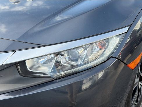 Used 2018 Honda Civic EX-T image 9