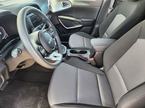 Certified 2025 Kia Soul LX image 12