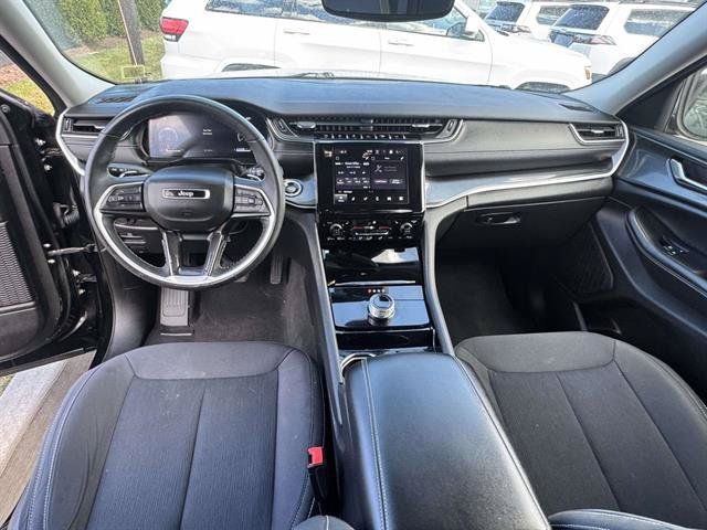 Used 2023 Jeep Grand Cherokee Laredo w/ Luxury Tech Group I AWD/4WD image 7