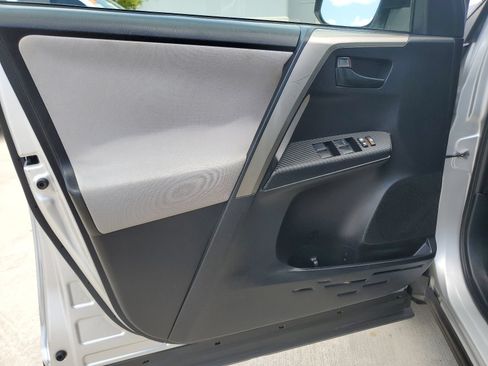 Used 2015 Toyota RAV4 LE FWD image 14