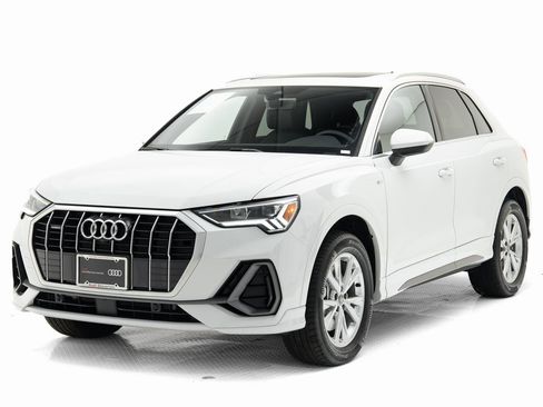 Certified 2025 Audi Q3 2.0T Premium Plus w/ Premium Plus Package image 28