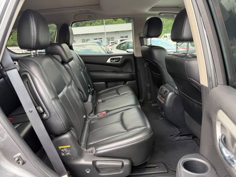 Used 2017 Nissan Pathfinder Platinum w/ Cargo Package AWD/4WD image 15