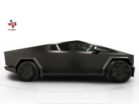 Used 2024 Tesla Cybertruck AWD Crew Cab image 6