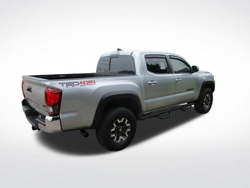 Used 2018 Toyota Tacoma TRD Off-Road AWD/4WD image 8
