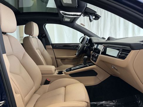 Used 2025 Porsche Macan image 16