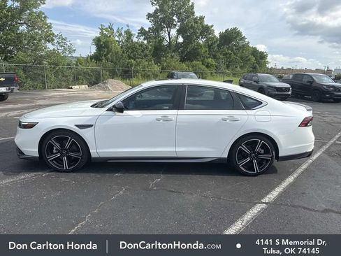 Used 2023 Honda Accord Sport image 9