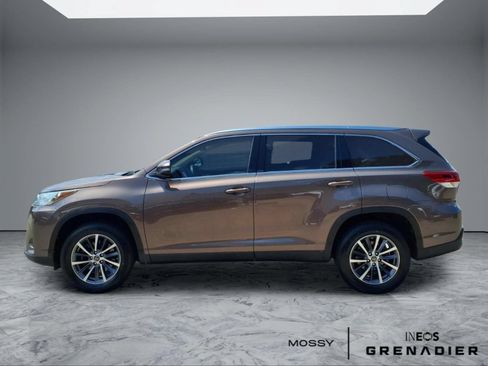 Used 2019 Toyota Highlander XLE FWD image 5