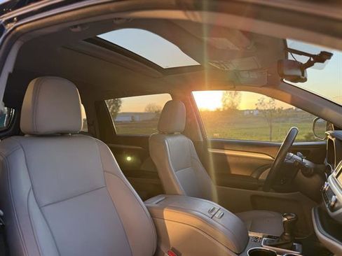 Used 2015 Toyota Highlander XLE image 22