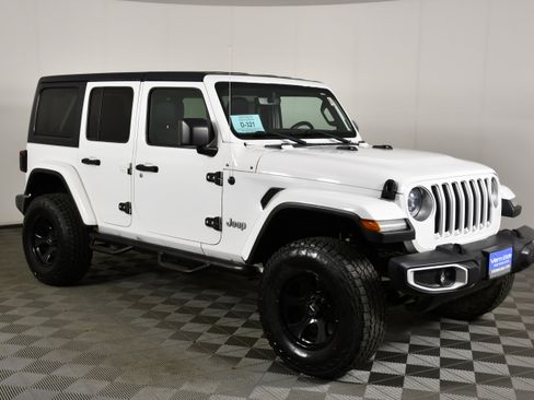 Used 2018 Jeep Wrangler Unlimited Sahara w/ Uconnect 4C Nav & Sound Group image 4