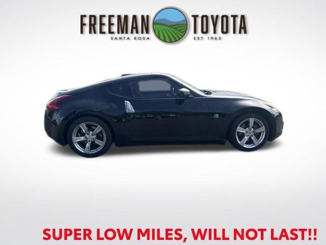 Used 2012 Nissan 370Z Coupe RWD image 4