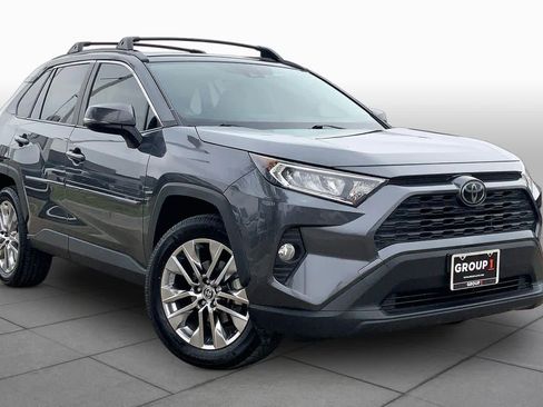 Used 2020 Toyota RAV4 XLE Premium FWD image 3